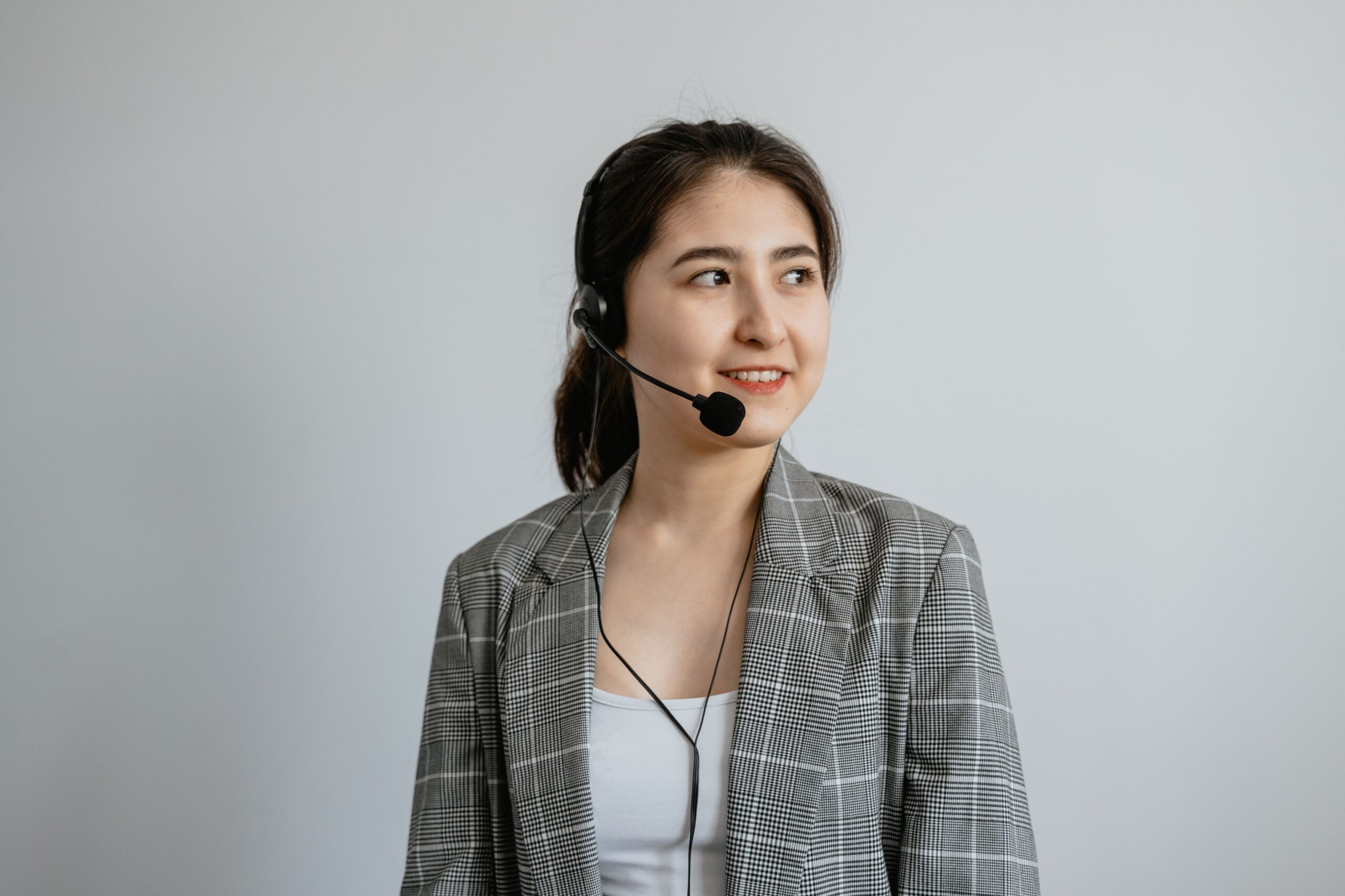 An AI voice agent qualifying a lead and booking an appointment by phone